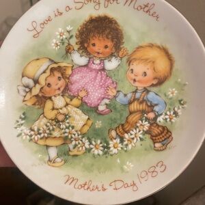 Vintage Mother's Day 1983 Decorative Plate